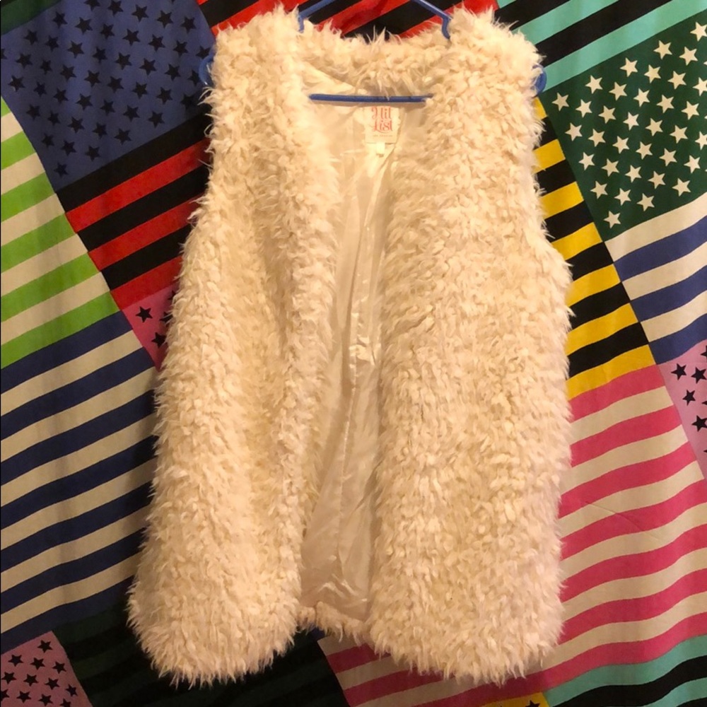 Hit List Off White Faux Fur Vest!